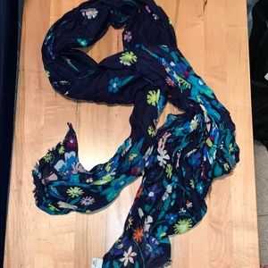 Vera Bradley soft fringe scarf